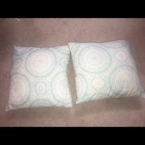 Two pillow set
